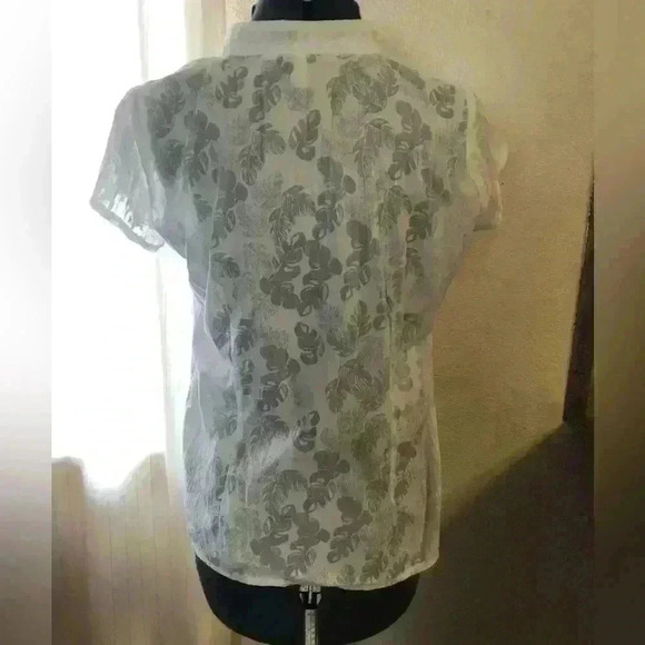 St John's Bay Thin White Short Sleeve Button Down Shirt Blouse Flower Women Smal - Picture 7 of 8